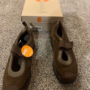Anti gravity by easy spirit walking shoes